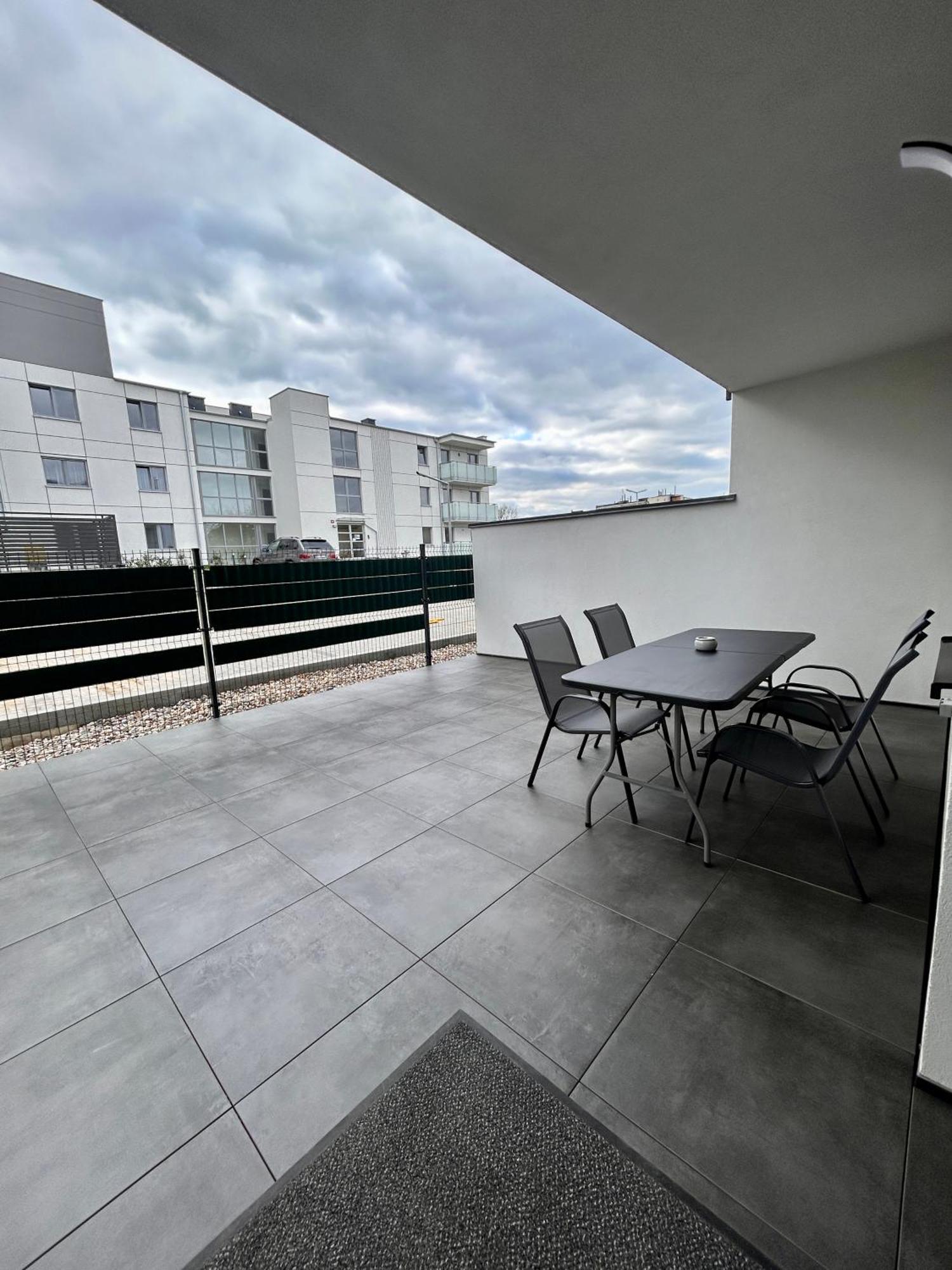 Boleslaviaapartments - Apartament Merci 4, Private Parking Free, Air Condition โบเลสวาเวียส ภายนอก รูปภาพ